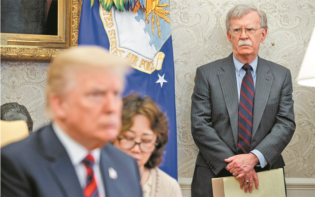 Καρατόμησε τον σύμβουλο Εθνικής Ασφάλειας