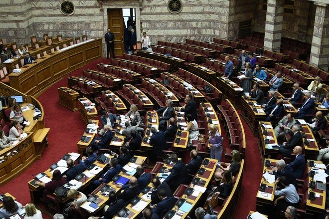 Ανατροπές για κόμματα και υποψηφίους