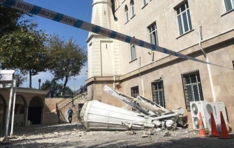 Κατάρρευση μιναρέ από τον σεισμό στην Κωνσταντινούπολη