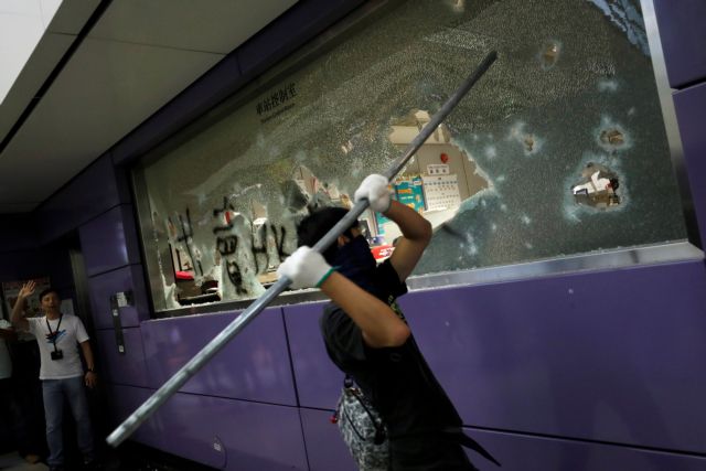 Διαδηλωτές κατέλαβαν εμπορικό κέντρο στο Χονγκ Κονγκ