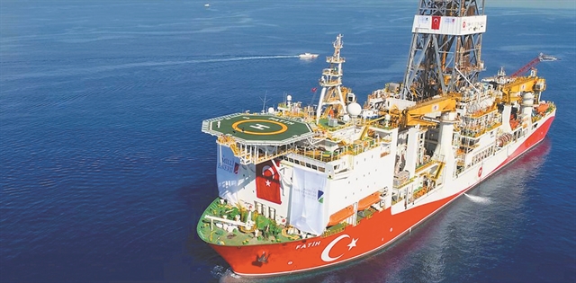 Το διεθνές εμπάργκο διώχνει τα γεωτρύπανα