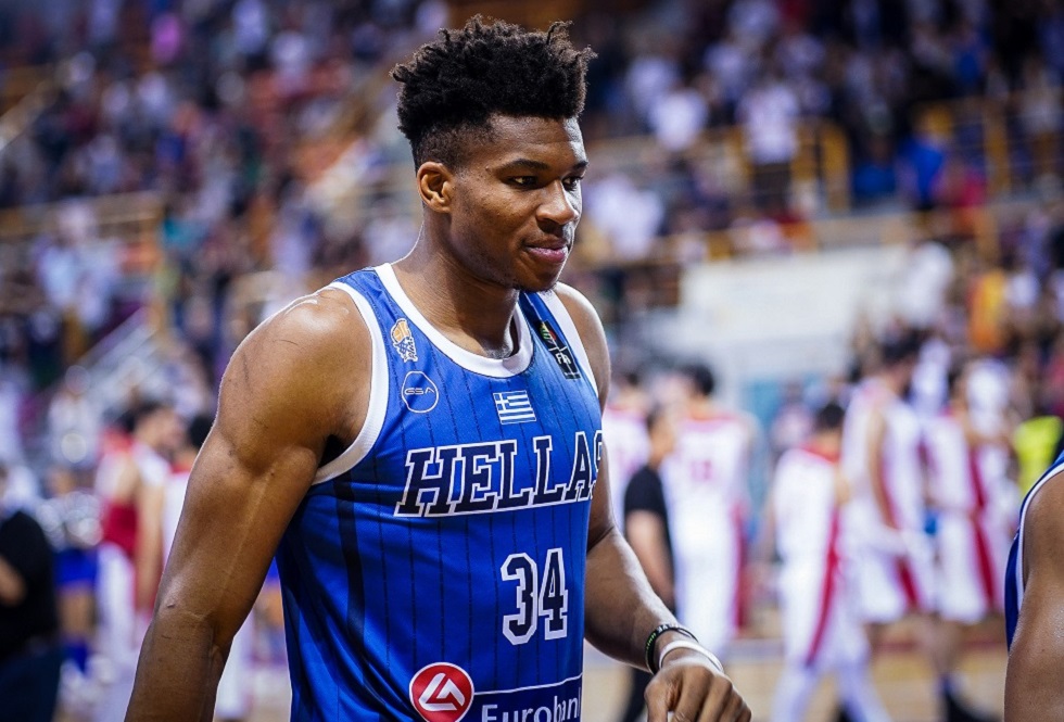 «Τρέλα» για τον Γιάννη – Ντύθηκαν… Αντετοκούνμπο οι Κινέζοι