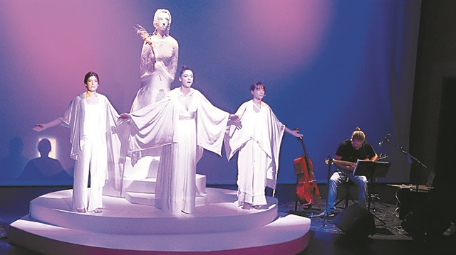 Θεατρικές ρίζες