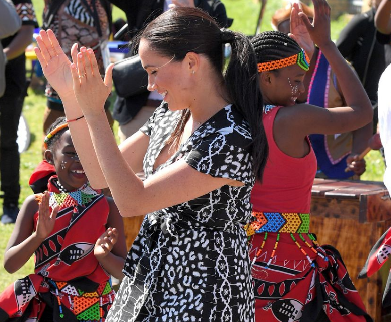 Ο ξέφρενος χορός της Μέγκαν Μαρκλ στο Κέιπ Τάουν