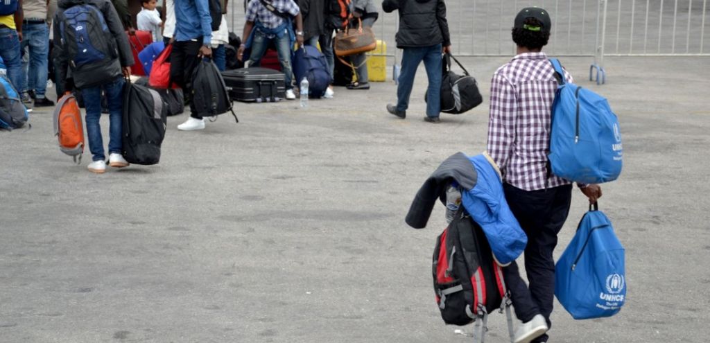 Επιχείρηση αποσυμφόρησης στη Μόρια – Μεταφέρονται 350 αιτούντες άσυλο