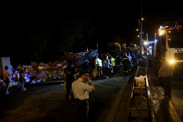 Τι υποστηρίζει ο οδηγός της νταλίκας που δίπλωσε στο Δαφνί