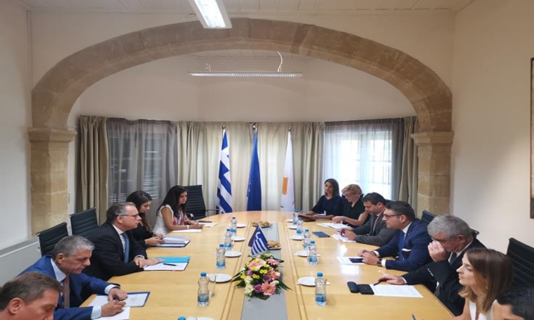 Ελλάδα – Κύπρος : Να ευαισθητοποιήσουμε τους εταίρους μας για το μεταναστευτικό