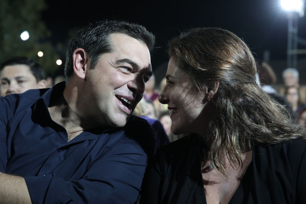 Τσίπρας : Τα τρυφερά τετ-α-τετ με την Μπέττυ Μπαζιάνα στο φεστιβάλ «Σπούτνικ»