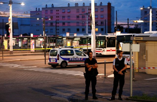 Γαλλία: Οδηγός έριξε το όχημά του στην είσοδο του Μεγάλου Τεμένους του Κολμάρ