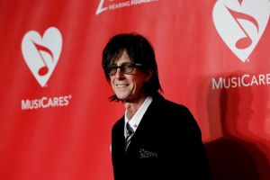 Πέθανε ο επικεφαλής της ροκ μπάντας «The Cars»
