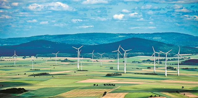 Ζητούνται 17 δισ. ευρώ για ανανεώσιμες πηγές