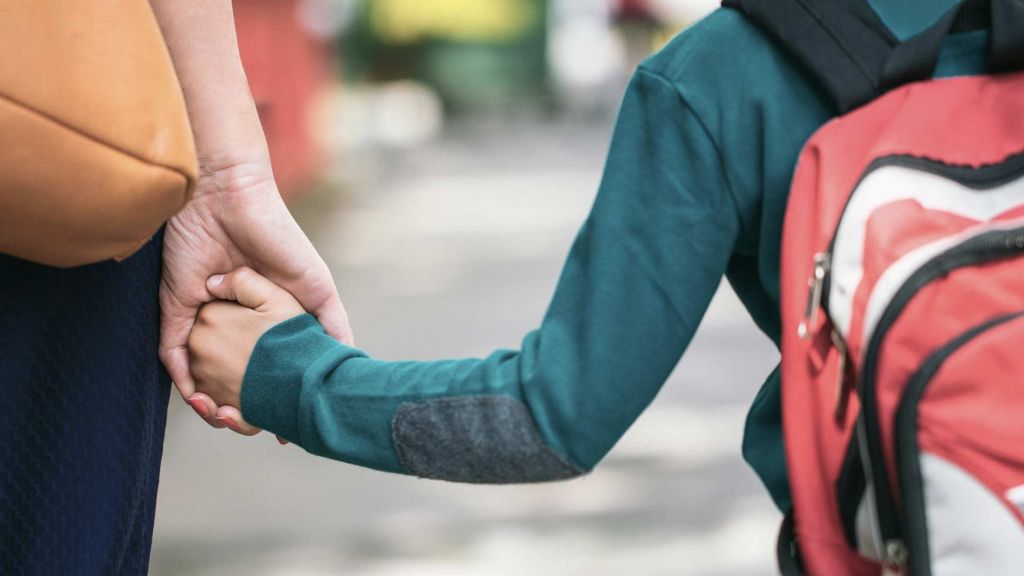 Έξυπνες συμβουλές για τους γονείς πριν ανοίξουν τα σχολεία από την ΕΚΠΟΙΖΩ