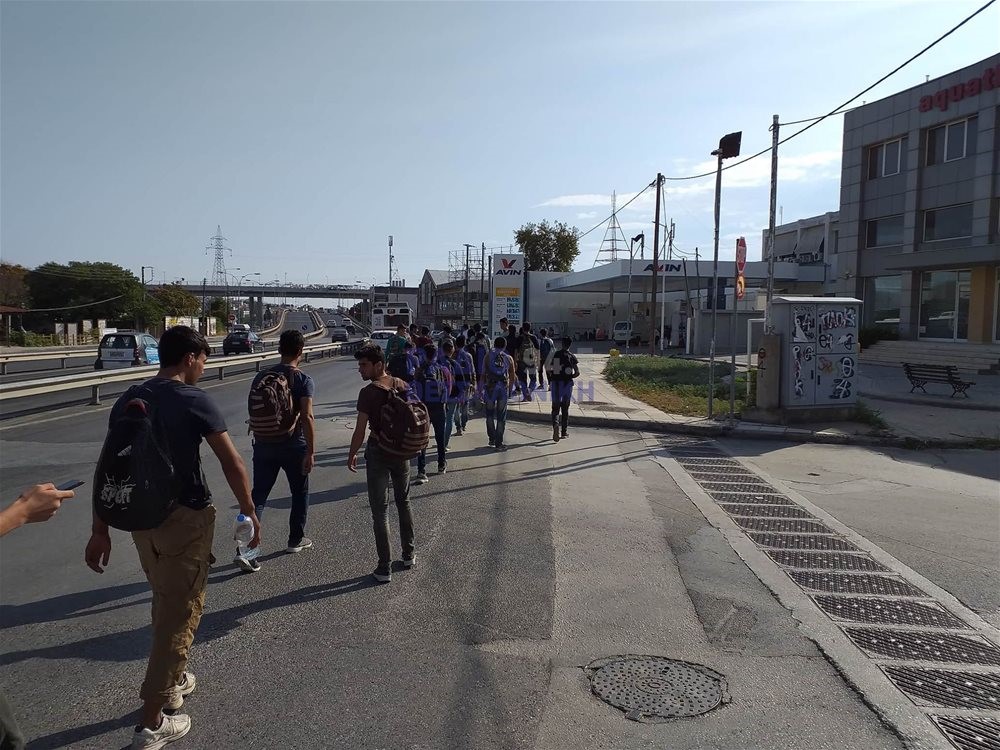 Θεσσαλονίκη: Και στην Εγνατία Οδό αποβιβάζουν τώρα μετανάστες