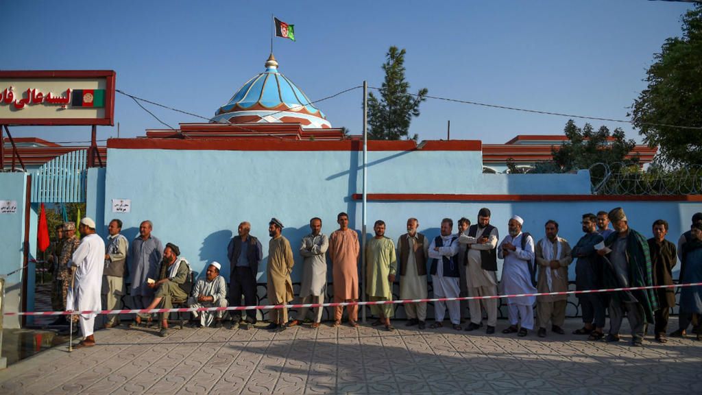 Αιματηρές εκλογές στο Αφγανιστάν με δύο νεκρούς και 17 τραυματίες