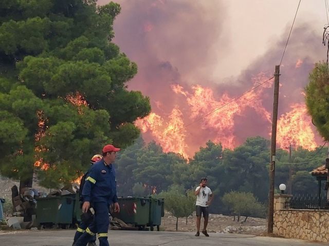 Κόλαση φωτιάς 10χλμ στη Ζάκυνθο – Ενισχύονται οι δυνάμεις της Πυροσβεστικής