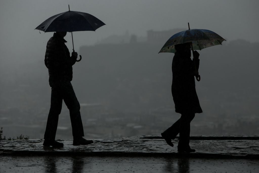 Φθινοπωρινός καιρός με τοπικές βροχές και καταιγίδες