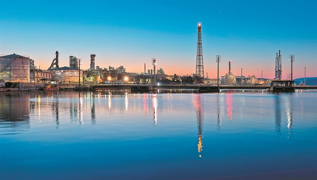 Τρέχουν για «Ελ. Βενιζέλο», ΕΛΠΕ και ΔΕΠΑ