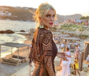 Κατερίνα Καινούργιου: Εντυπωσιάζει και ως νονά