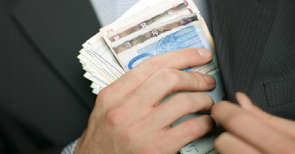 Υψηλός βαθμός συμμόρφωσης της Ελλάδας στη μάχη κατά του βρώμικου χρήματος