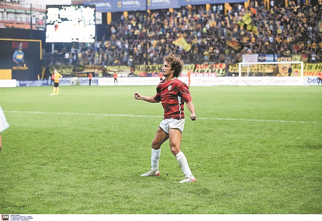 Ο ζογκλέρ των κραυγαλέων αντιθέσεων