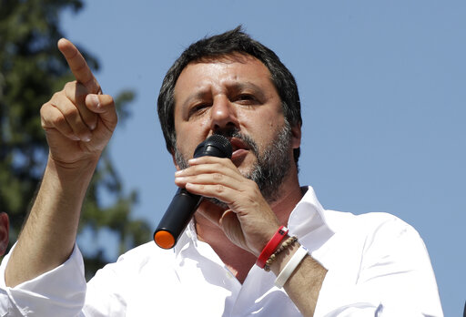 Δικαστική έρευνα κατά του Σαλβίνι μετά την αγωγή της Ρακέτε