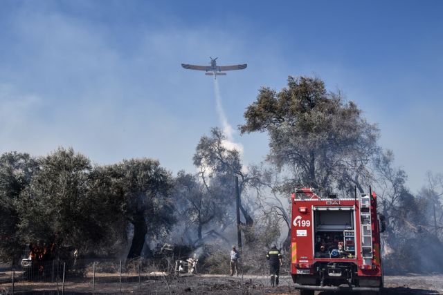 Συναγερμός στο Λουτράκι από μεγάλη πυρκαγιά