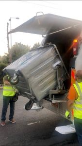 Ξεκίνησε το συστηματικό πλύσιμο των κάδων απορριμμάτων στην πόλη