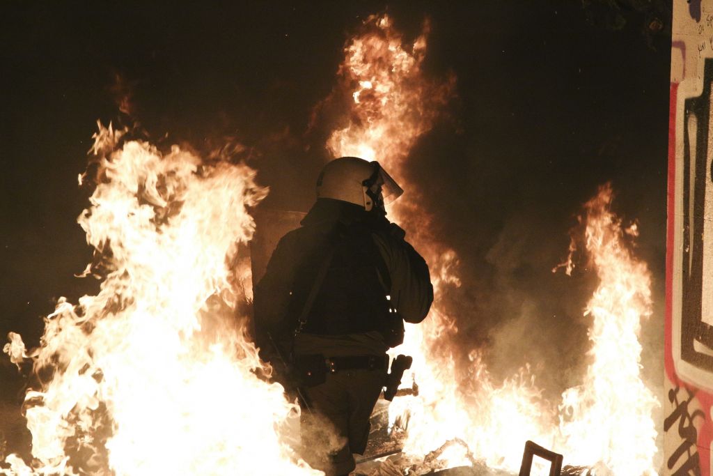 Επίθεση με μολότοφ στο αστυνομικό τμήμα Πεντέλης