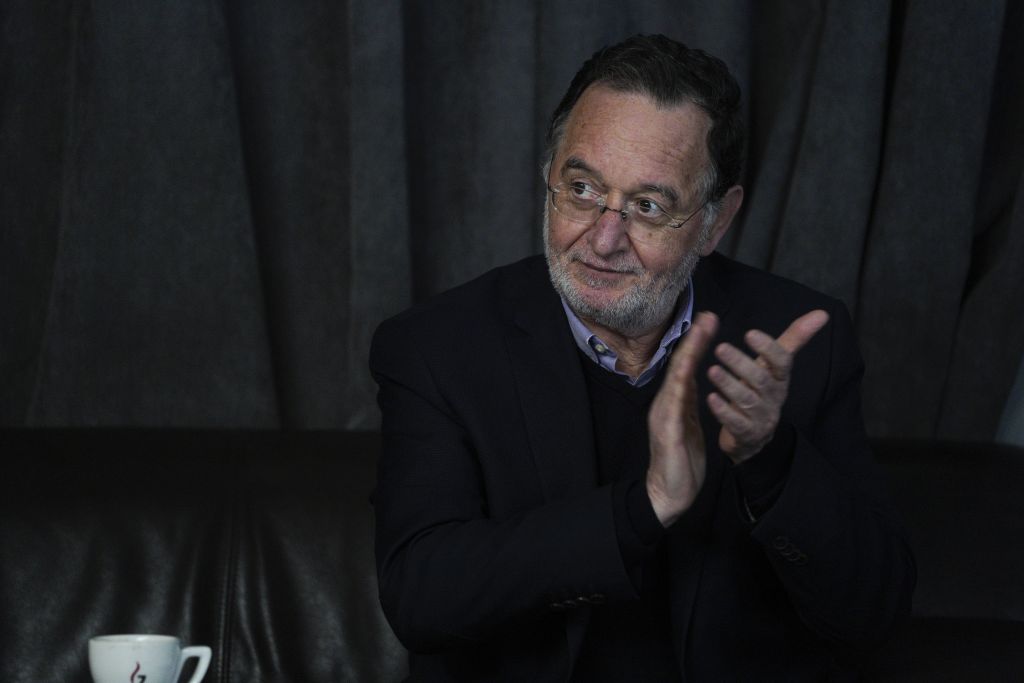 Επίθεση αναρχικών στον Λαφαζάνη στα Εξάρχεια : Τον έφτυναν και τον έβριζαν