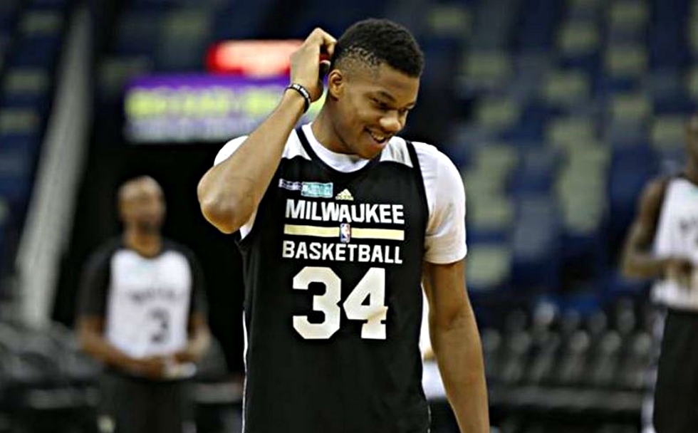 Ακόμα ένα θεαματικό κάρφωμα από τον Αντετοκούνμπο