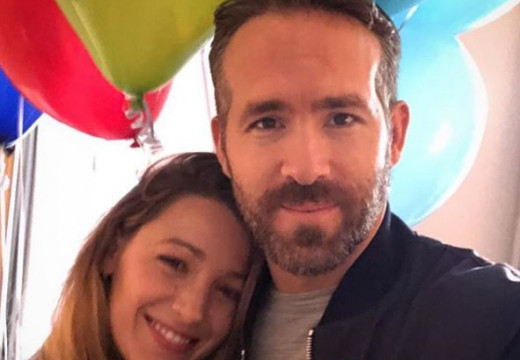 Ράιαν Ρέινολντς και Μπλέικ Λάιβλι  με το νεογέννητο παιδί τους