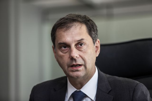 Θεοχάρης : Επανεξετάζεται ακόμα και η πλήρης κατάργηση του τέλους διαμονής