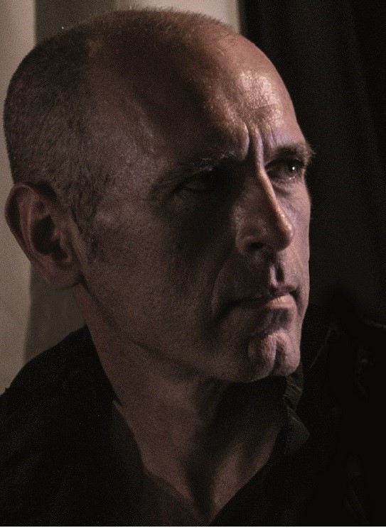 O Σταύρος Λίτινας χτίζει «Το σπίτι της Μπερνάλντα Άλμπα»