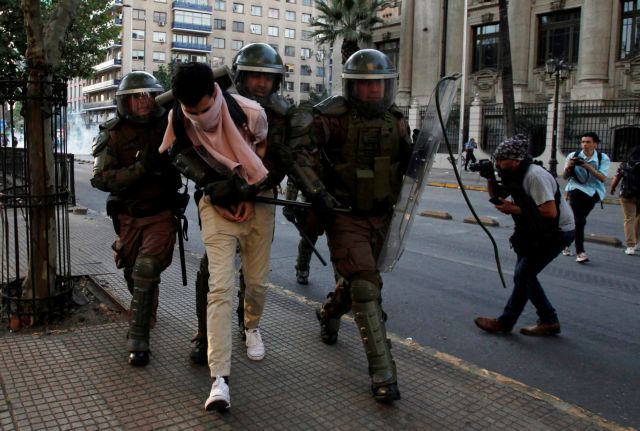 Σε κατάσταση εκτάκτου ανάγκης το Σαντιάγο – Κατεβάζει στρατό ο Πινιέρα