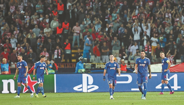 Λύγισε με παίκτη λιγότερο