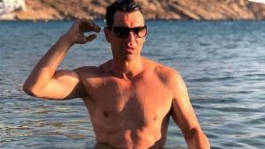 Ο Ρουβάς συνεχίζει τις βουτιές στη θάλασσα