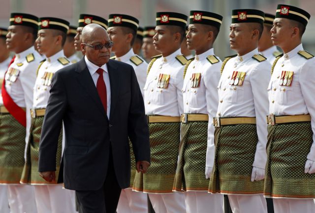 Για ξέπλυμα απάτη και εκβιασμό θα δικαστεί ο πρώην πρόεδρος Ζούμα
