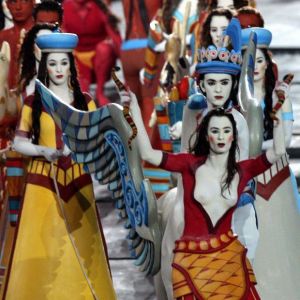 Σοφία Κοκοσαλάκη : Εφτιαξε τα κοστούμια για τους Ολυμπιακούς Αγώνες της Αθήνας