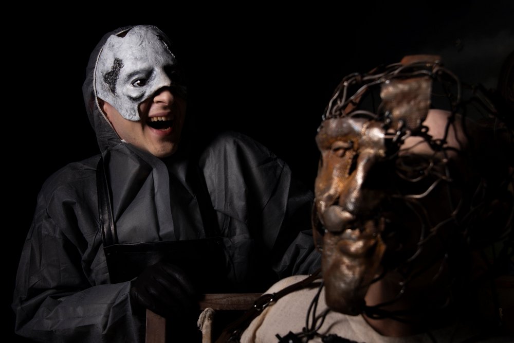 Ο Κοραής Δαμάτης συναντά τον «Άνθρωπο ελέφαντα»