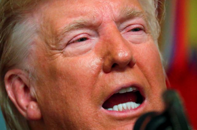 «Κλείστε τον μέσα» φώναζαν θεατές στον Τραμπ κατά την διάρκεια αγώνα μπέιζμπολ