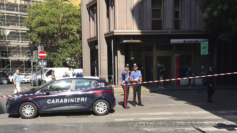 Ιταλία : Νεκροί δύο αστυνομικοί μετά από πυροβολισμούς σε αστυνομικό τμήμα