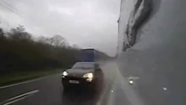 Σοκαριστικό βίντεο : Πόρσε με 200 χλμ θέρισε έγκυο δασκάλα