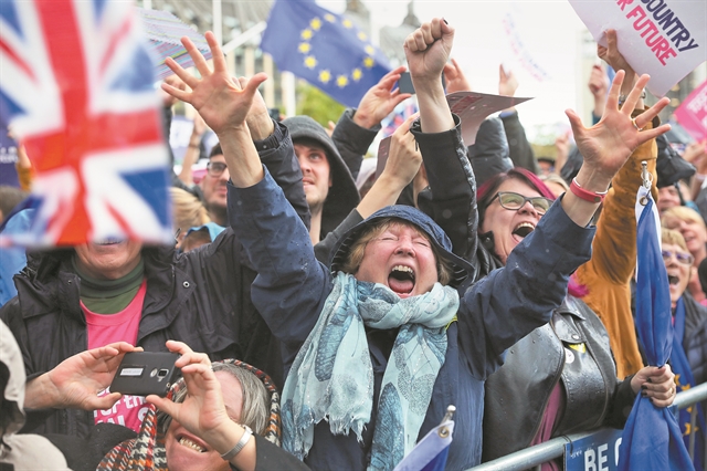«Μπόρις, κάνεις σαν κακομαθημένο!»