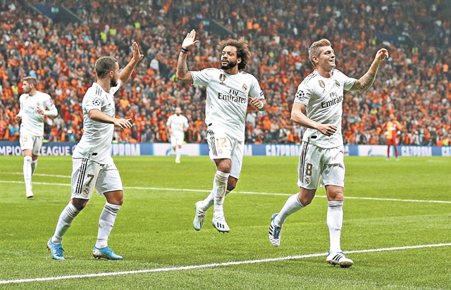 Η Βασίλισσα αναπνέει ακόμη