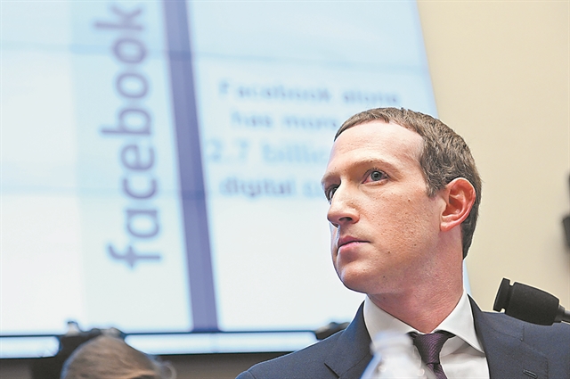 Εμφύλιος πόλεμος στο Facebook