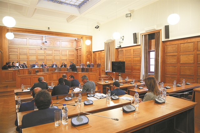 Σκληρό ροκ στη Βουλήκαι τον Αρειο Πάγο