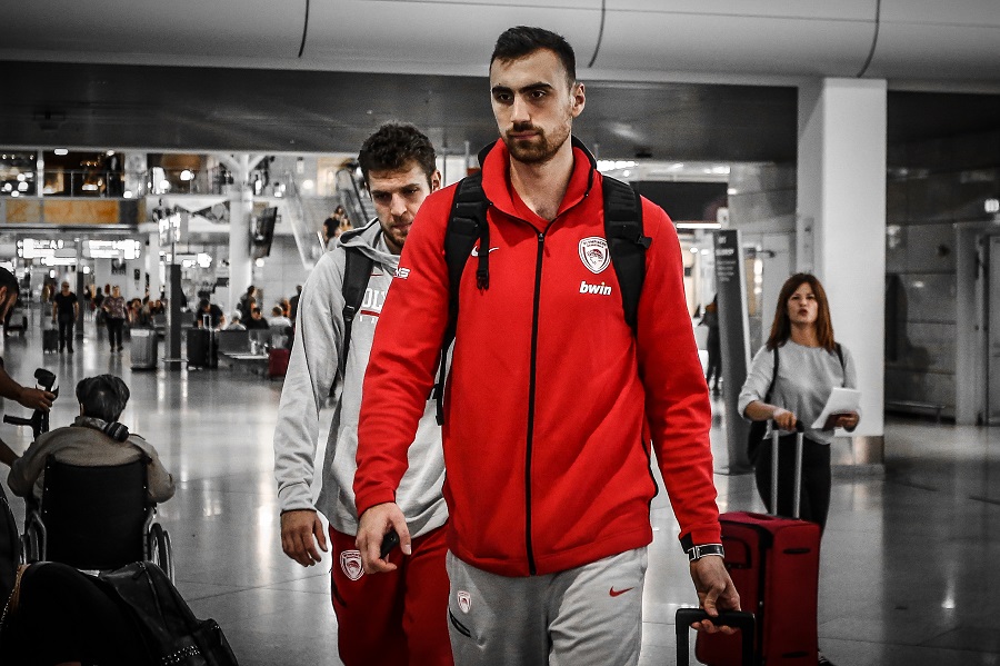 Η αναχώρηση του Ολυμπιακού για τη Μόσχα