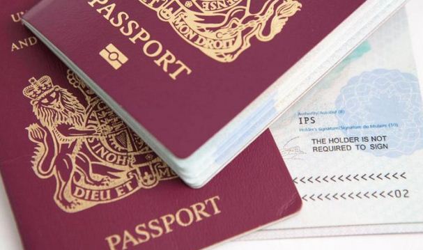 Συνελήφθησαν 35 αλλοδαποί για πλαστογραφία πιστοποιητικών