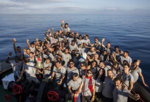 Εντοπισμός και διάσωση 51 μεταναστών στο Καρλόβασι