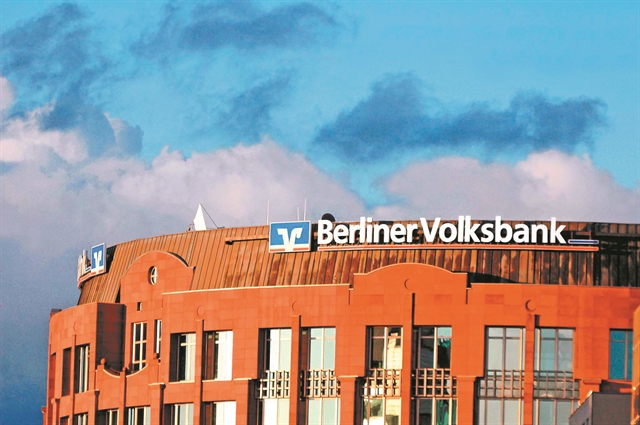 Ψυχρολουσία καταθετών από τα αρνητικά επιτόκια